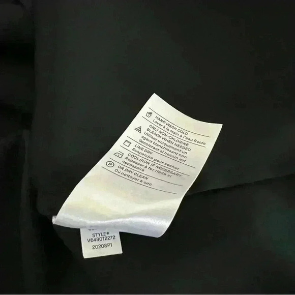 Vince V-Neck NWT Popover Top-Medium - Picture 7 of 7